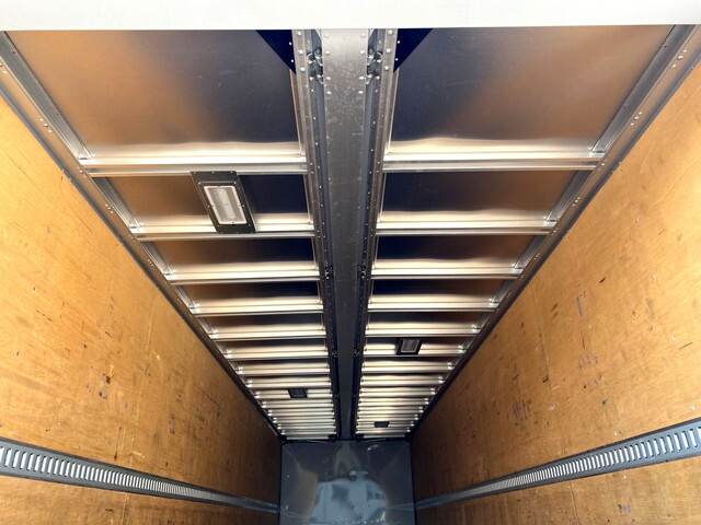 いすゞギガアルミウイング大型（10t）[写真11]