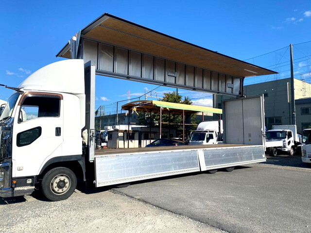 いすゞギガアルミウイング大型（10t）[写真13]