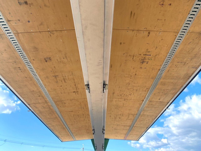 いすゞギガアルミウイング大型（10t）[写真15]