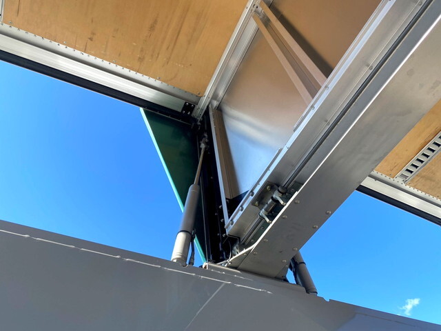 いすゞギガアルミウイング大型（10t）[写真17]