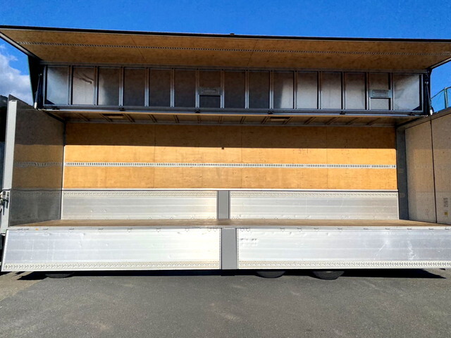 いすゞギガアルミウイング大型（10t）[写真19]