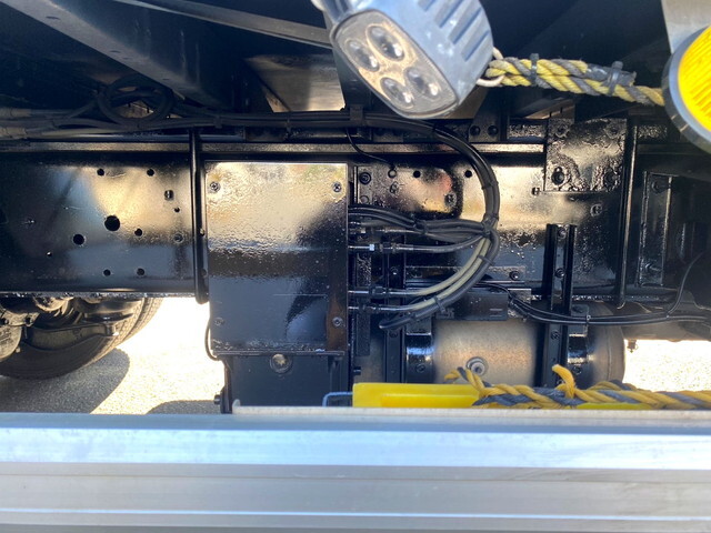 いすゞギガアルミウイング大型（10t）[写真22]