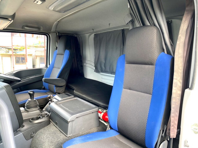 いすゞギガアルミウイング大型（10t）[写真32]