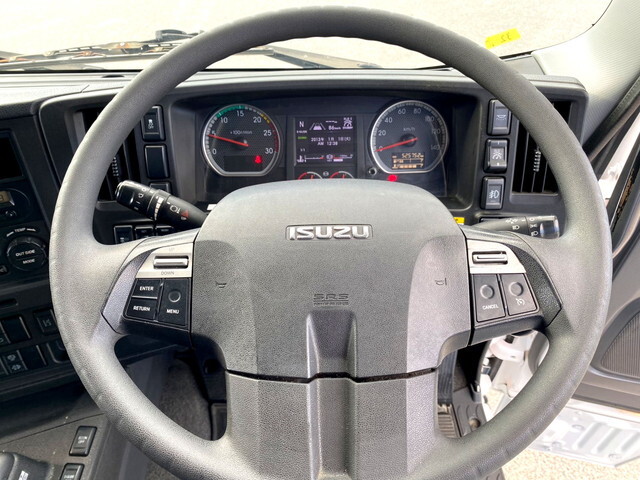 いすゞギガアルミウイング大型（10t）[写真33]