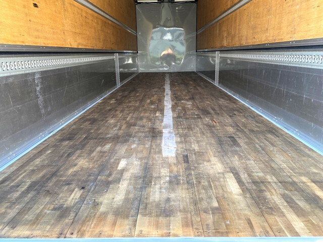 いすゞギガアルミウイング大型（10t）[写真08]