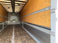 いすゞギガアルミウイング大型（10t）[写真10]