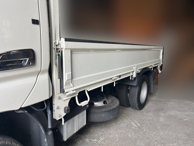 日野デュトロ平ボディ小型（2t・3t）[写真13]