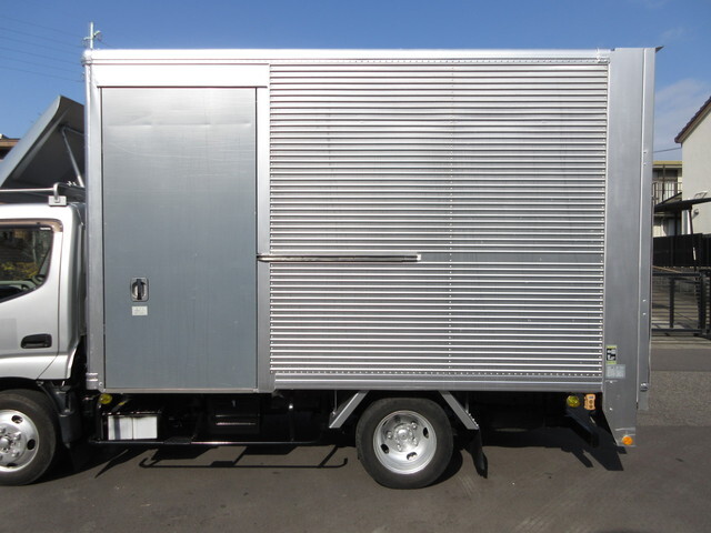 トヨタトヨエースアルミバン小型（2t・3t）[写真06]