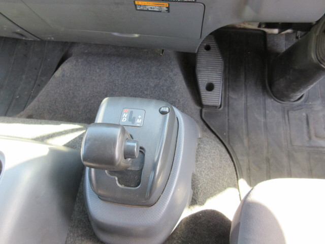 いすゞフォワードクレーン4段増トン（6t・8t）[写真13]