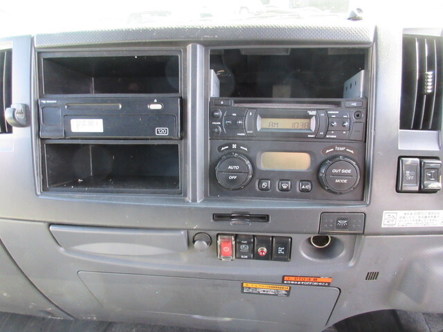 いすゞフォワードクレーン4段増トン（6t・8t）[写真14]