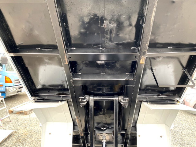 いすゞエルフ深ダンプ（土砂禁ダンプ）小型（2t・3t）[写真11]