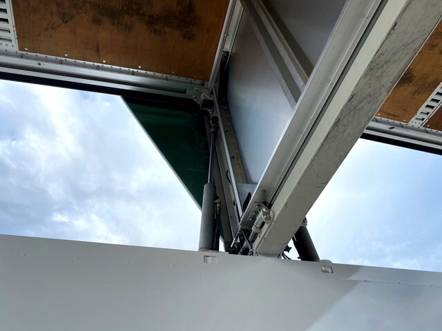 UDトラックスクオンアルミウイング大型（10t）[写真17]