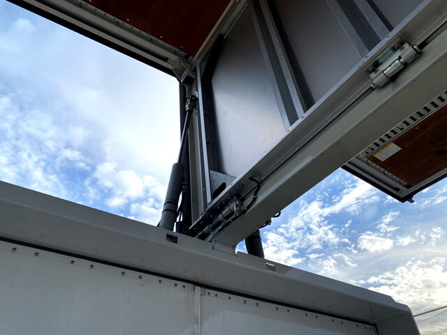 UDトラックスクオンアルミウイング大型（10t）[写真18]