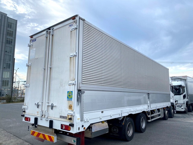 UDトラックスクオンアルミウイング大型（10t）[写真02]