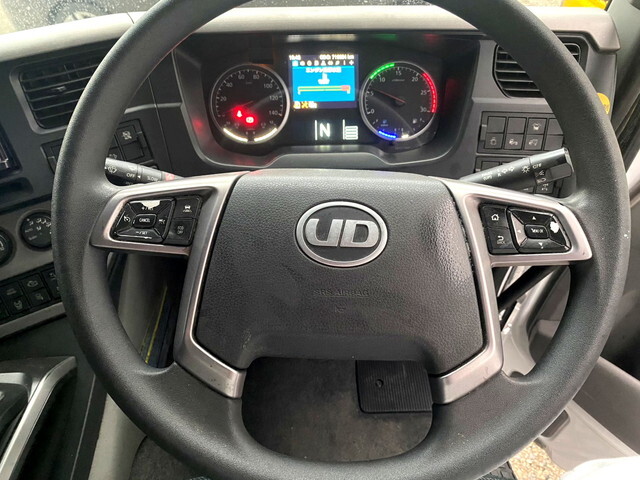 UDトラックスクオンアルミウイング大型（10t）[写真32]