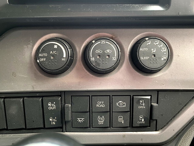 UDトラックスクオンアルミウイング大型（10t）[写真36]