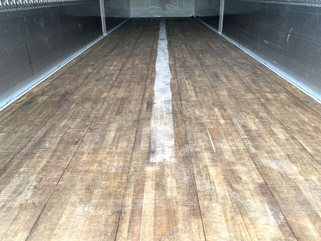 UDトラックスクオンアルミウイング大型（10t）[写真07]