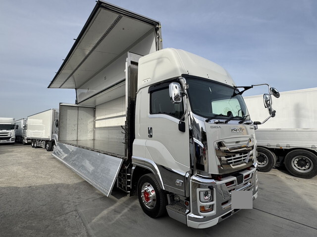 いすゞギガ冷蔵冷凍ウイング大型（10t）[写真01]