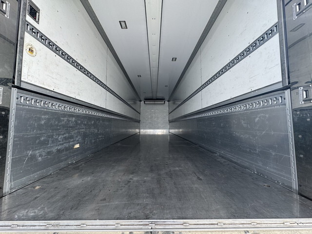 いすゞギガ冷蔵冷凍ウイング大型（10t）[写真25]