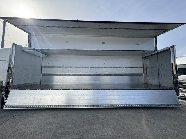 いすゞギガ冷蔵冷凍ウイング大型（10t）[写真28]