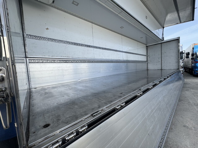 いすゞギガ冷蔵冷凍ウイング大型（10t）[写真29]