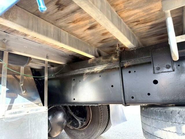 UDトラックスクオンクレーン4段大型（10t）[写真11]