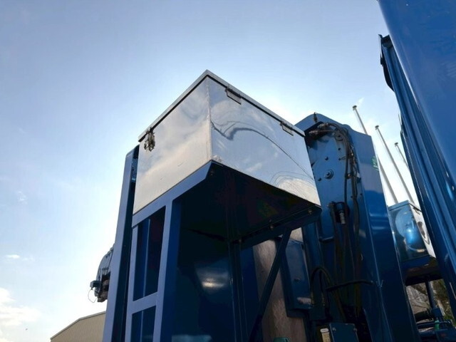 UDトラックスクオンクレーン4段大型（10t）[写真15]