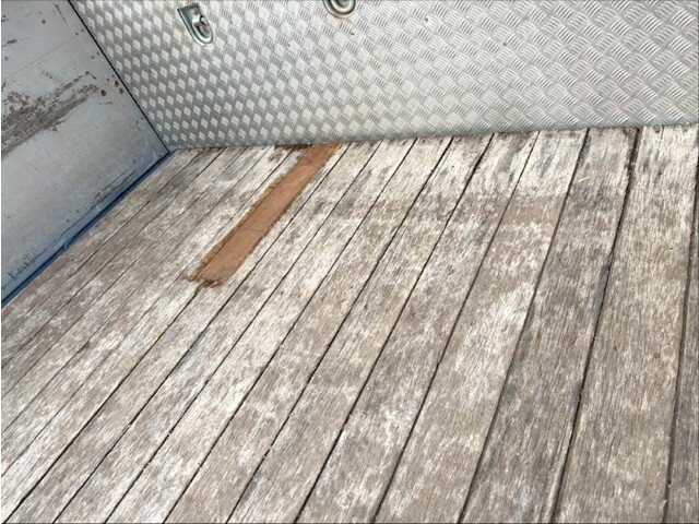 UDトラックスクオンクレーン4段大型（10t）[写真23]