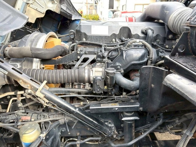 UDトラックスクオンクレーン4段大型（10t）[写真25]