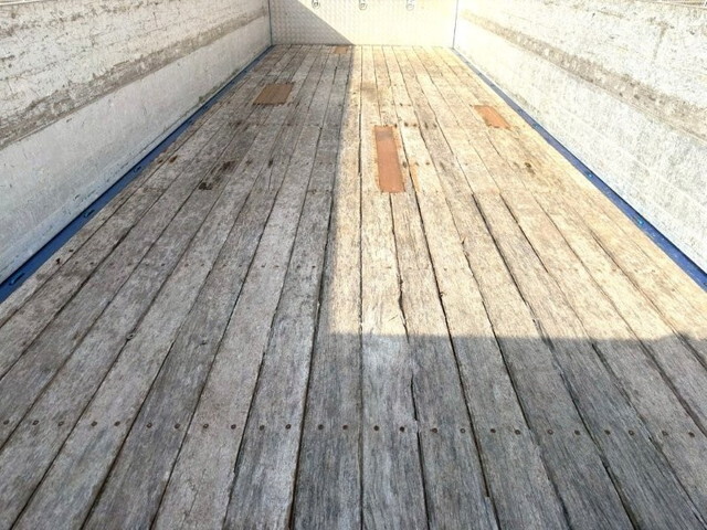 UDトラックスクオンクレーン4段大型（10t）[写真05]