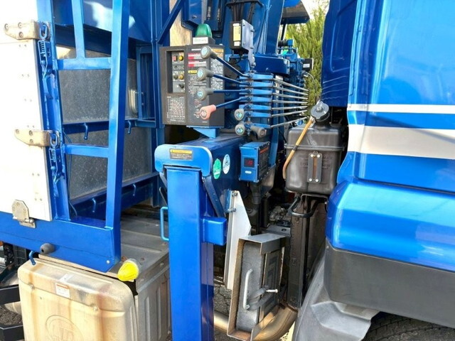 UDトラックスクオンクレーン4段大型（10t）[写真08]