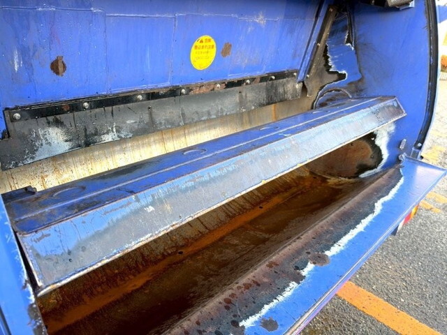 三菱ふそうキャンターパッカー車（塵芥車）小型（2t・3t）[写真09]