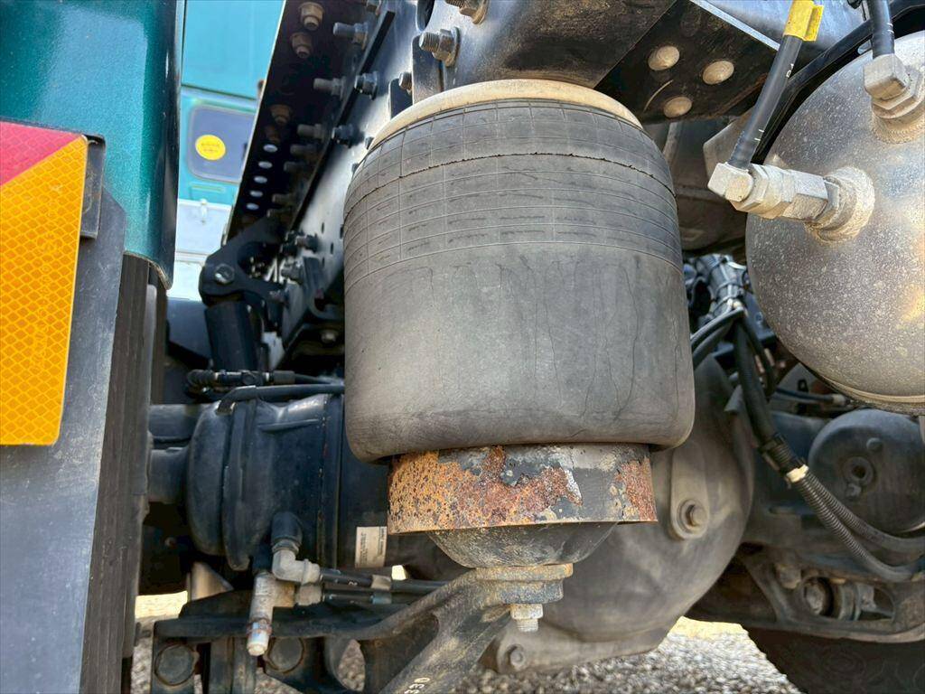 日野プロフィアトレーラーヘッド（トラクターヘッド）大型（10t）[写真14]