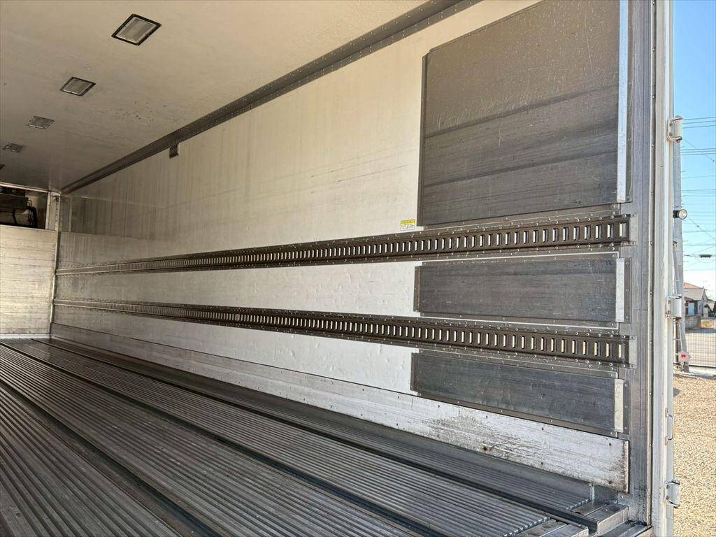 いすゞギガ冷凍車（冷蔵車）大型（10t）[写真10]