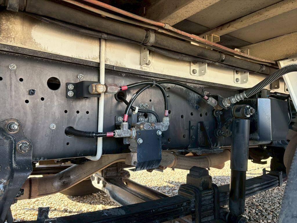 いすゞギガ冷凍車（冷蔵車）大型（10t）[写真13]