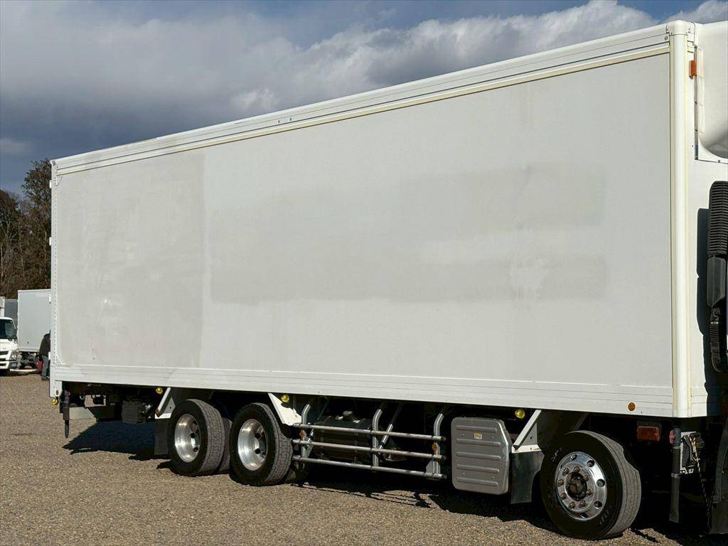 いすゞギガ冷凍車（冷蔵車）大型（10t）[写真05]