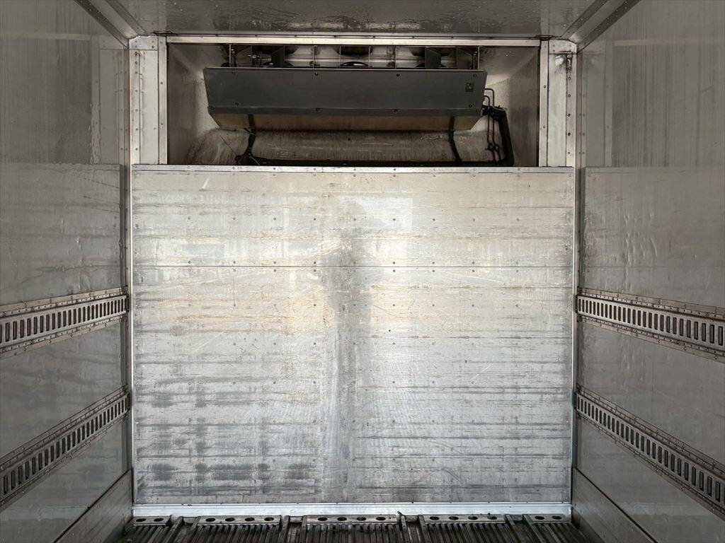 いすゞギガ冷凍車（冷蔵車）大型（10t）[写真07]