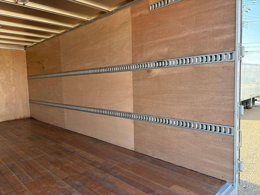 三菱ふそうファイターアルミバン中型（4t）[写真10]