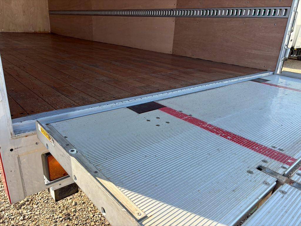 三菱ふそうファイターアルミバン中型（4t）[写真11]