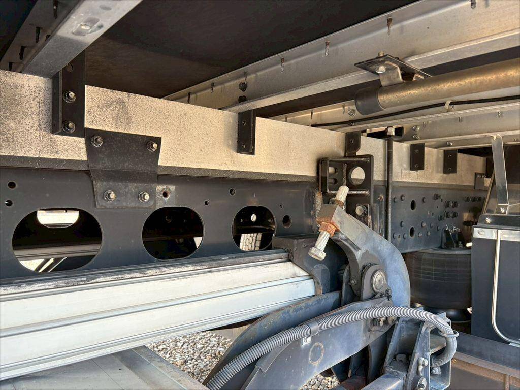 三菱ふそうファイターアルミバン中型（4t）[写真13]