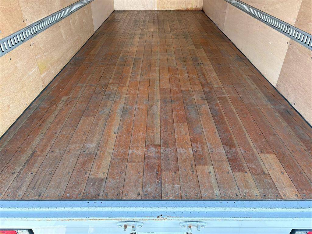 三菱ふそうファイターアルミバン中型（4t）[写真08]