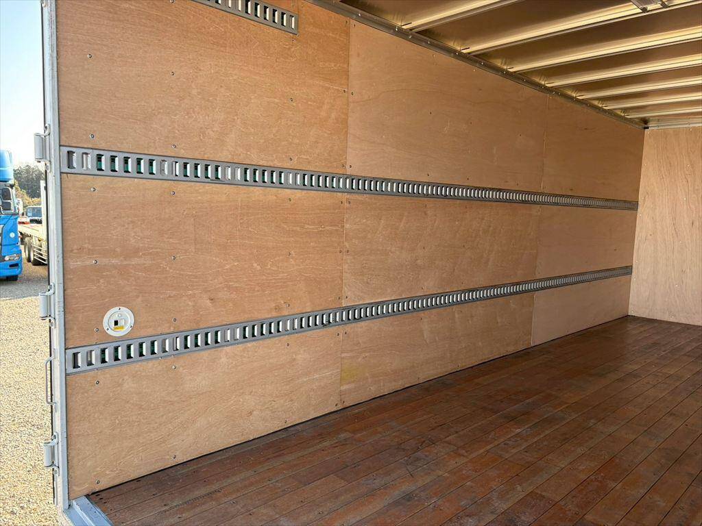 三菱ふそうファイターアルミバン中型（4t）[写真09]