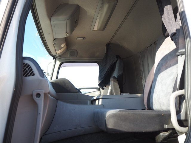 UDトラックスクオンアルミブロック大型（10t）[写真31]