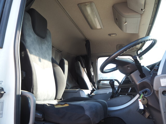 UDトラックスクオンアルミブロック大型（10t）[写真32]