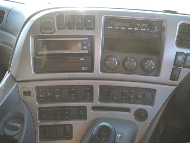 UDトラックスクオンアルミブロック大型（10t）[写真36]