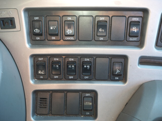 UDトラックスクオンアルミブロック大型（10t）[写真38]