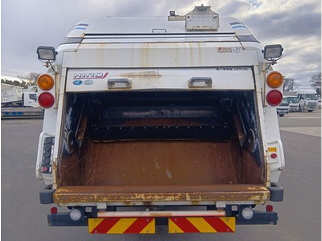 日野レンジャーパッカー車（塵芥車）中型（4t）[写真06]