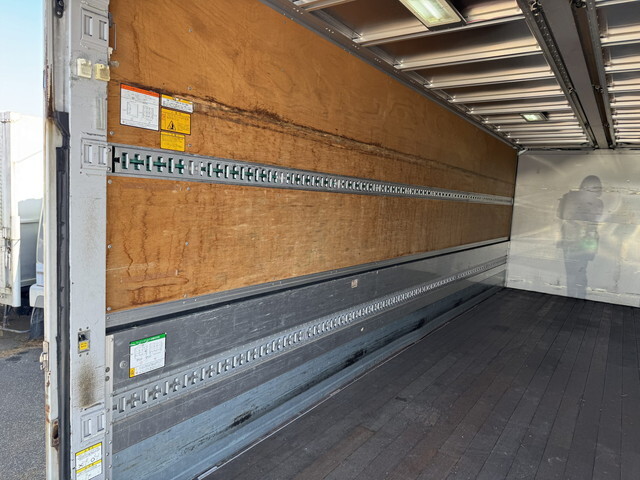 三菱ふそうファイターアルミウイング増トン（6t・8t）[写真10]