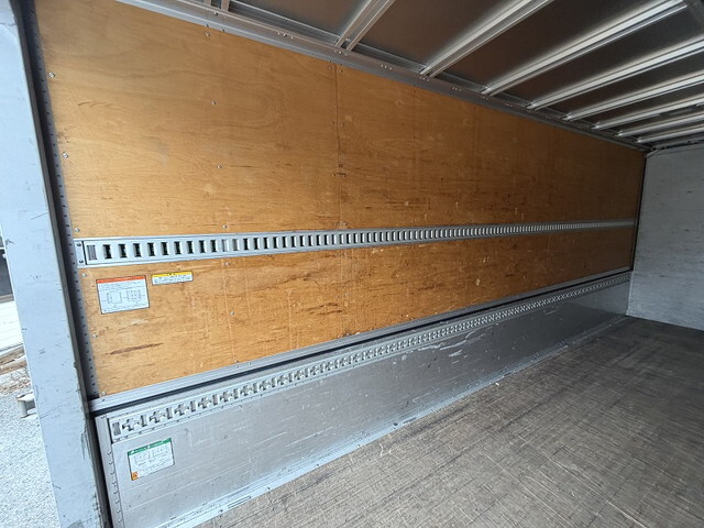 いすゞフォワードアルミウイング増トン（6t・8t）[写真11]