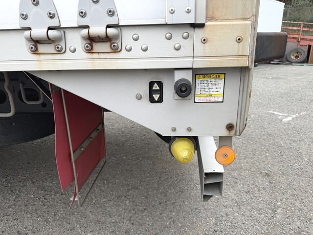 いすゞフォワードアルミウイング増トン（6t・8t）[写真25]